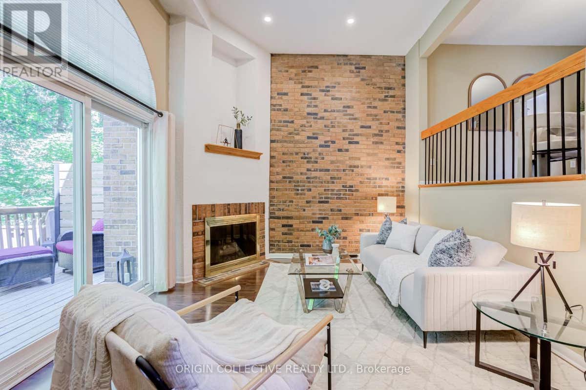 6 OAKEN GATE WAY