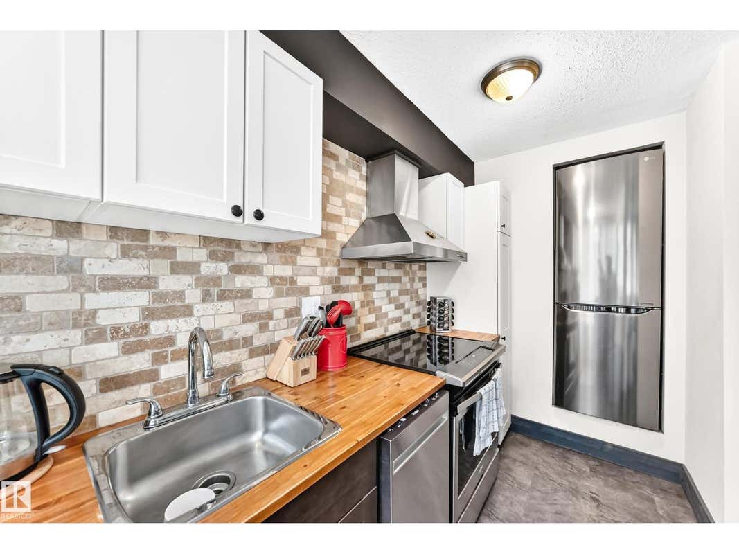 #230 10160 114 ST NW