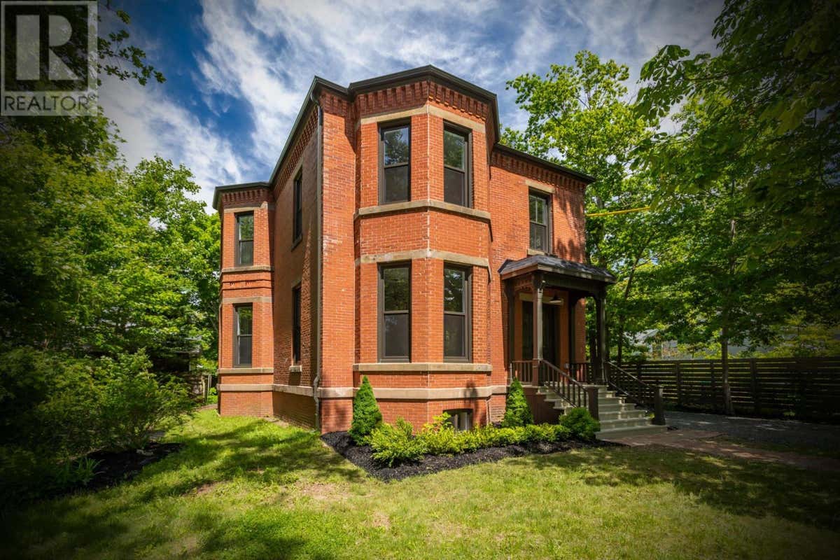 780 ST. GEORGE STREET