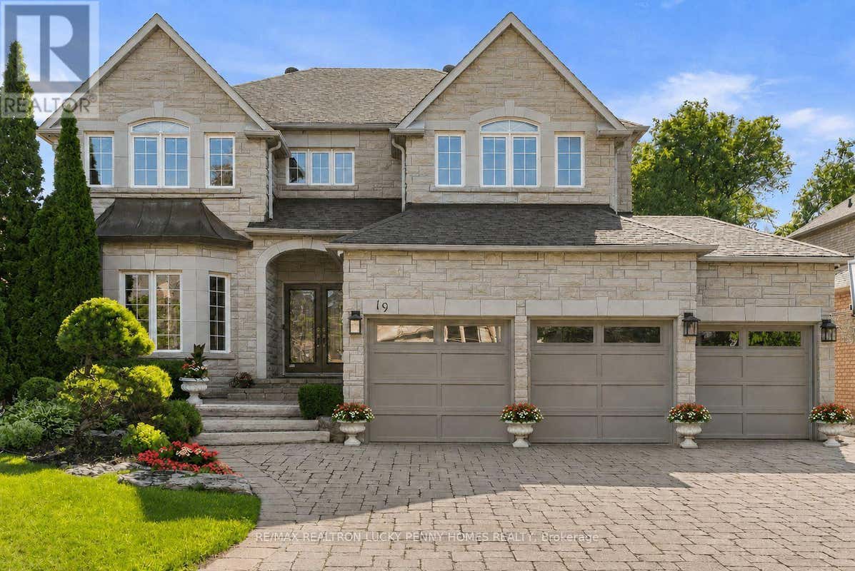 19 MUMBERSON COURT