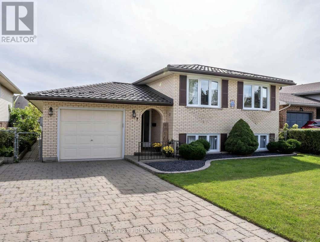 7 BRENNAN DRIVE, StrathroyCaradoc (NW), ON N7G3S2 House For Sale RE