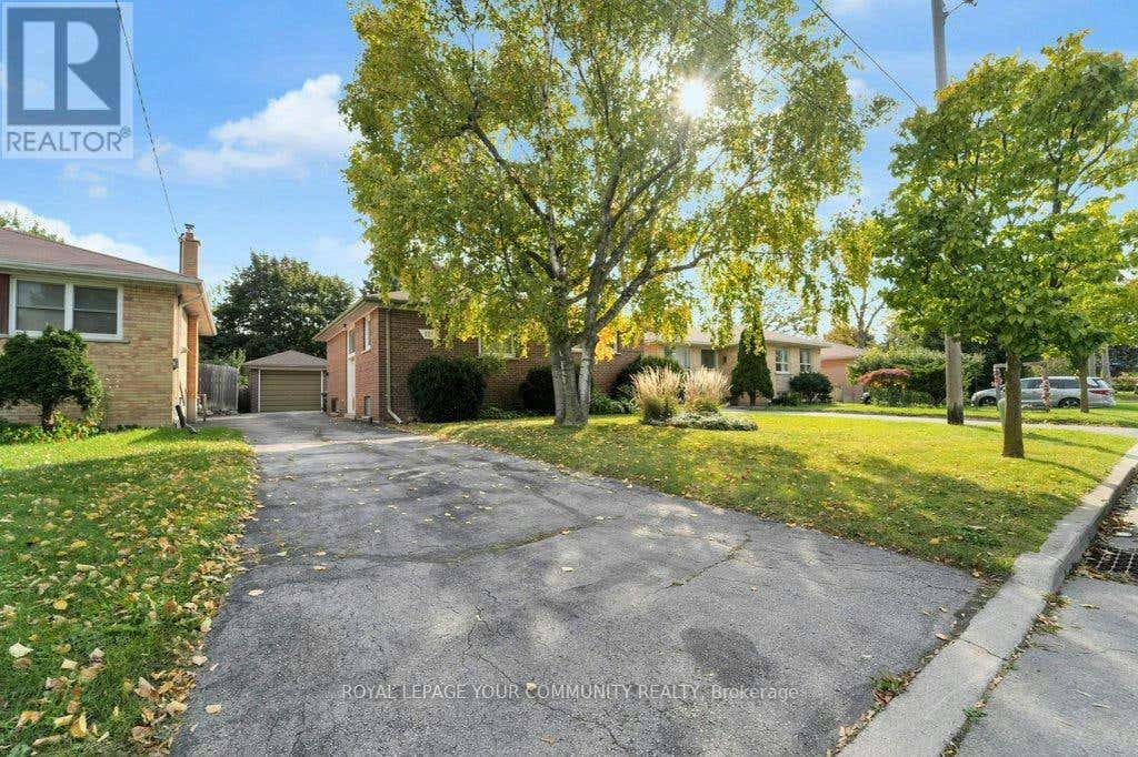 125 PLEASANT AVENUE, Toronto (Newtonbrook West), ON M2M1M2 House For