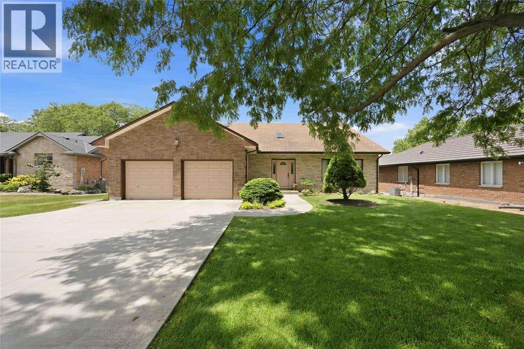 869 ST. CLAIR PARKWAY