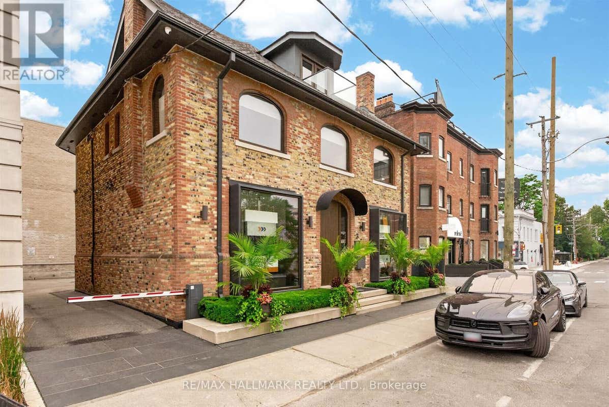 3 ROWANWOOD AVENUE E
