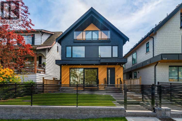 1 950 W 17TH AVENUE