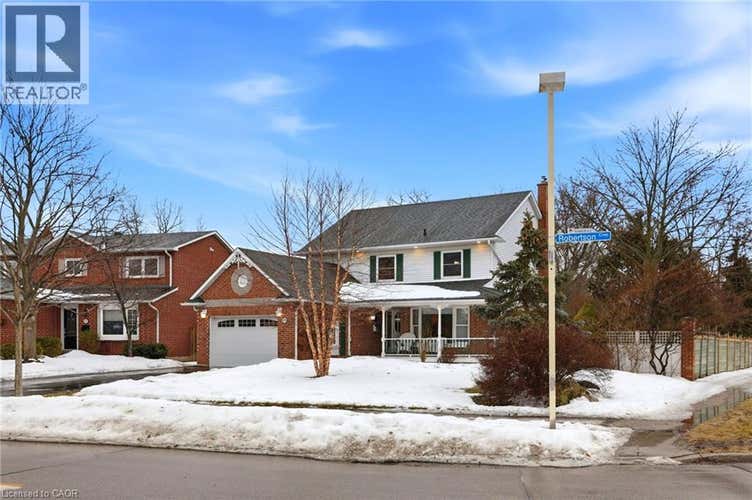690 ROBERTSON Crescent