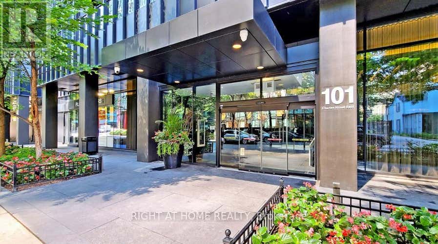 520 - 101 CHARLES STREET E