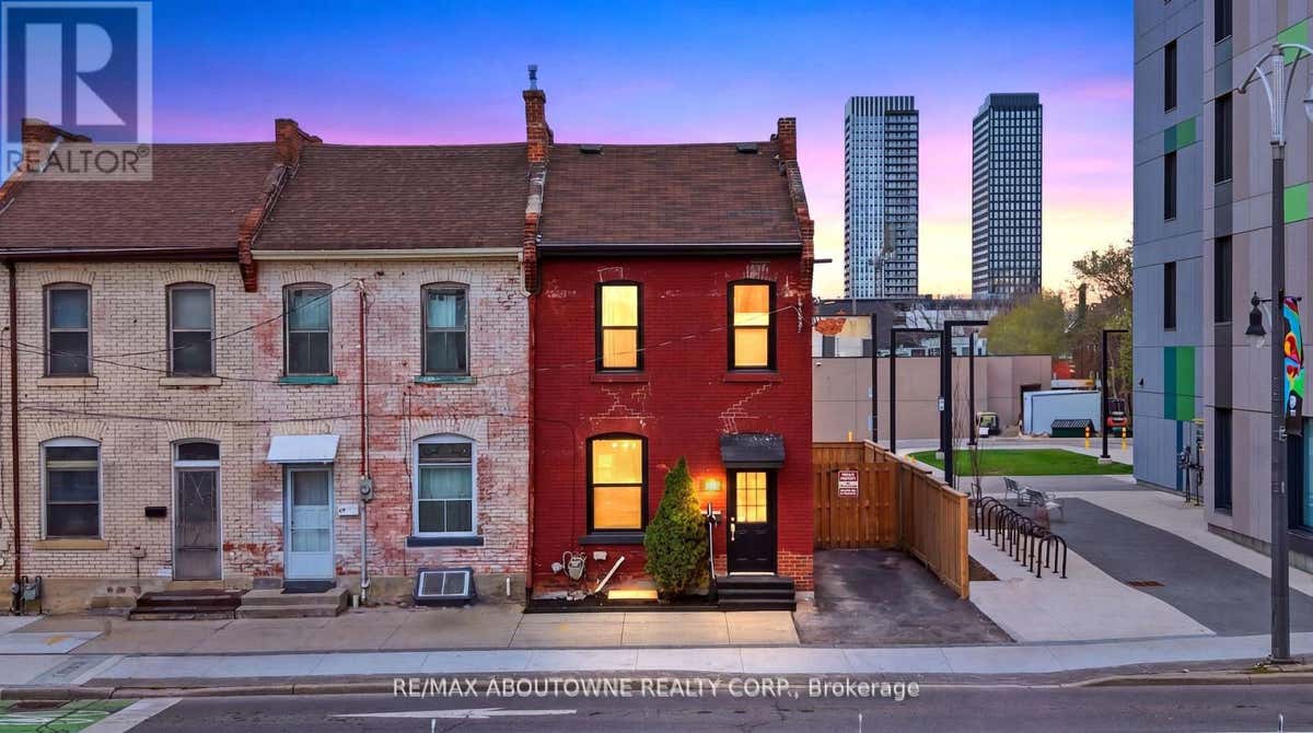 116 BAY STREET N