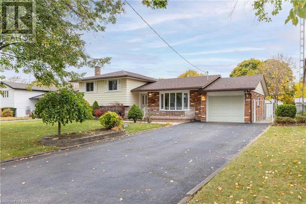 9 LOCKWOOD Drive, St. Catharines, ON L2M4M3 House For Sale RE/MAX