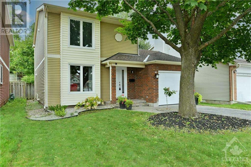 56 Fair Oaks Cres