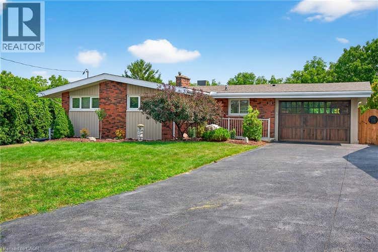 90 MOUNTAIN Avenue N