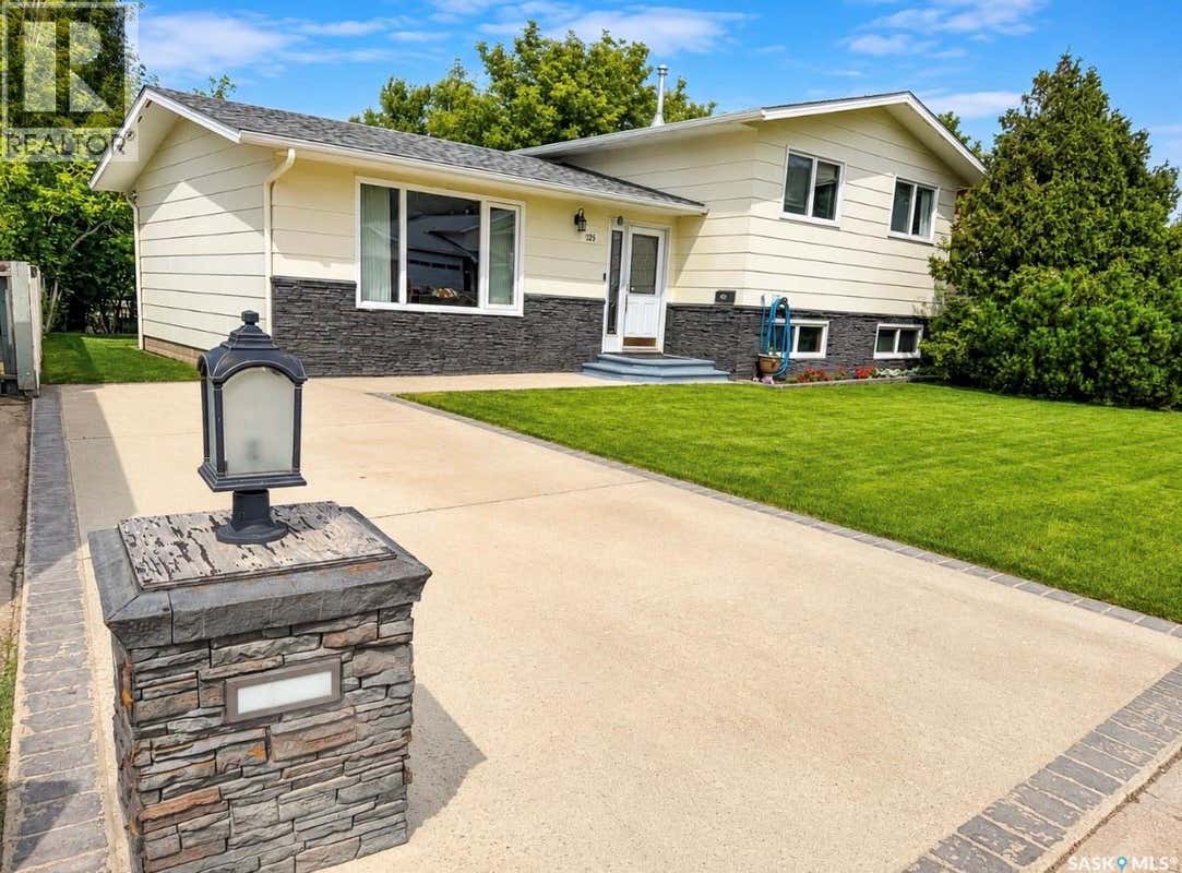 325 ASPEN DRIVE