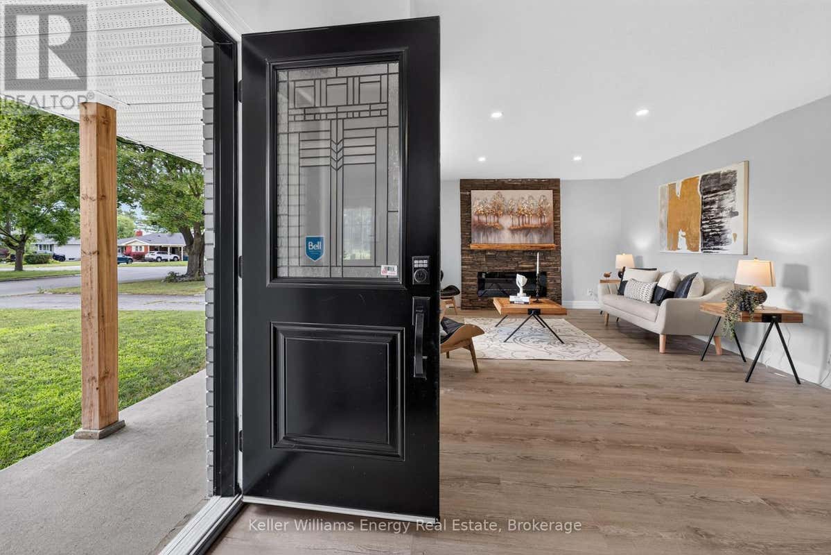 7 GLENARDEN CRESCENT