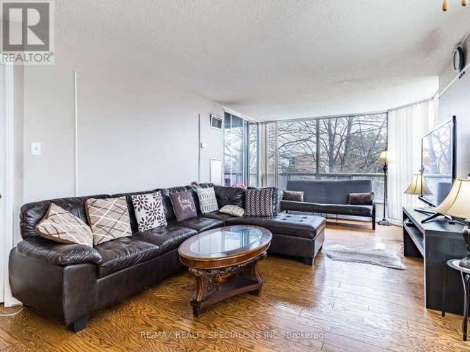 210 - 22 HANOVER ROAD