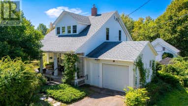 32 Kent Avenue