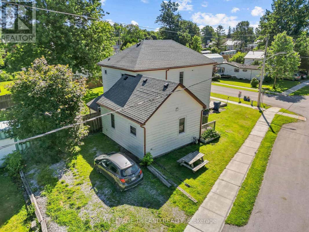 15 DUNDAS STREET