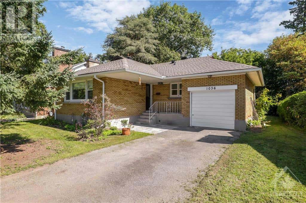 1036 Pinewood Cres  