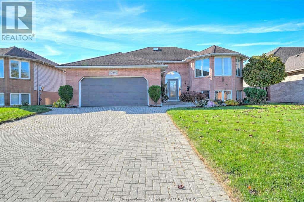228 SUNNYSIDE BOULEVARD, LaSalle, ON N9J3T2 House For Sale RE/MAX