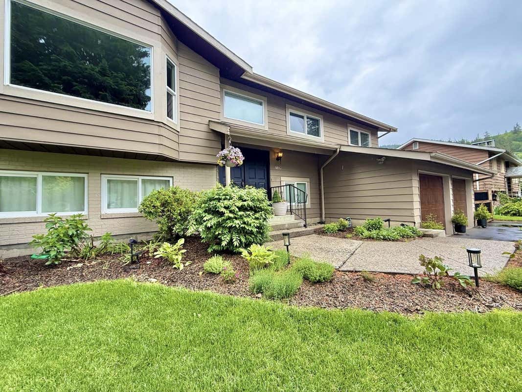 21224 MOUNTVIEW CRESCENT, KAWKAWA LAKE