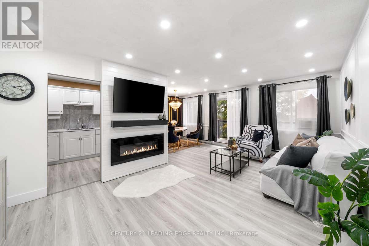 502 - 131 TAUNTON ROAD E