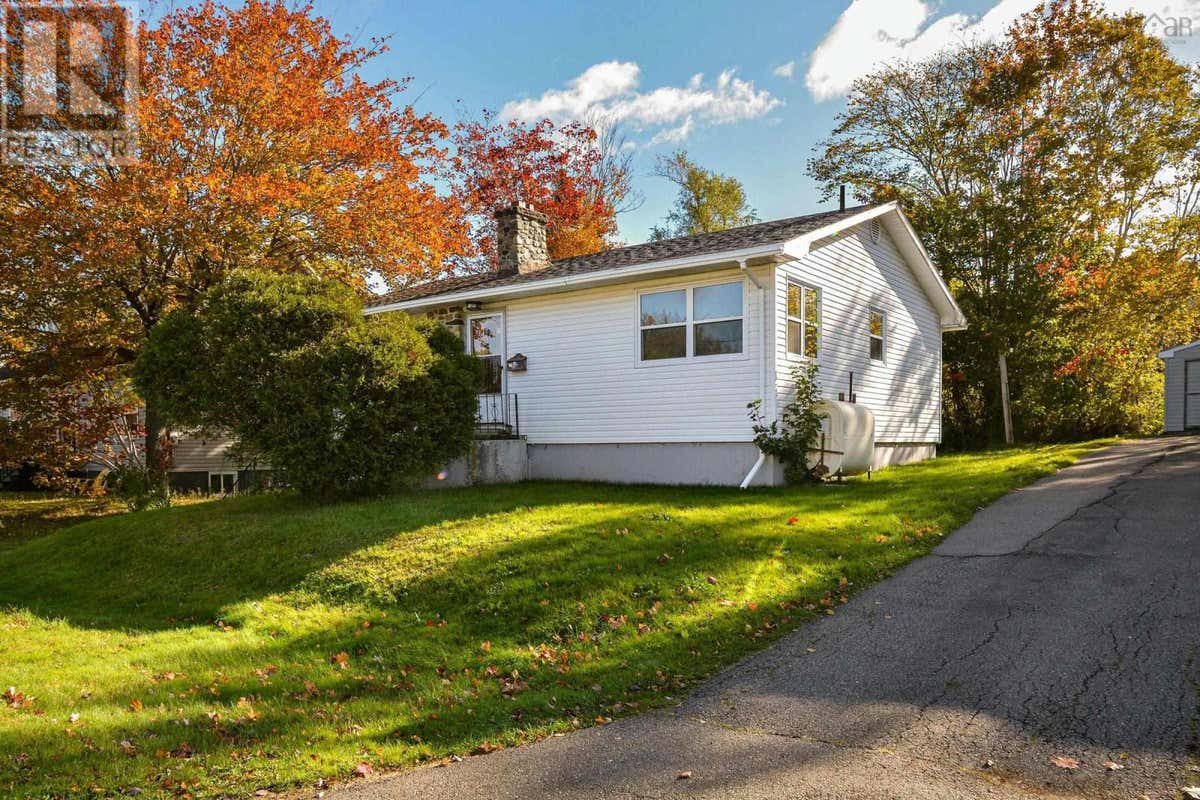 142 Kennedy Avenue, Sydney, NS B1P3K8 House For Sale RE/MAX 202424973