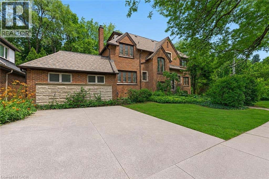 4 FORSYTH AVENUE N