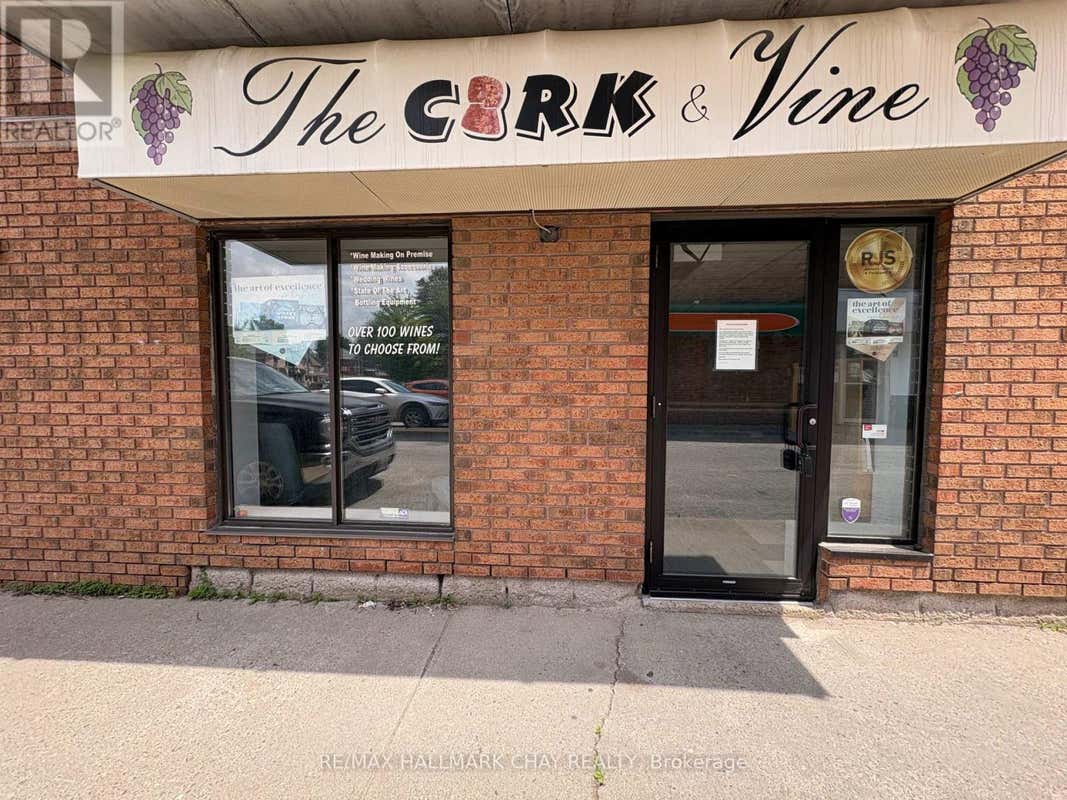 3 - 105 VICTORIA STREET W