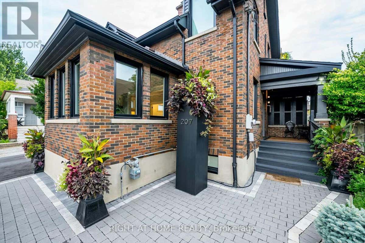 207 DEARBORN AVENUE, Oshawa (O'Neill), ON L1G4Z3 À vendre RE/MAX