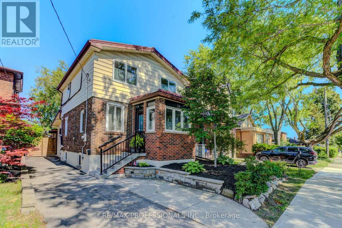 39 ROSEMEADE AVENUE