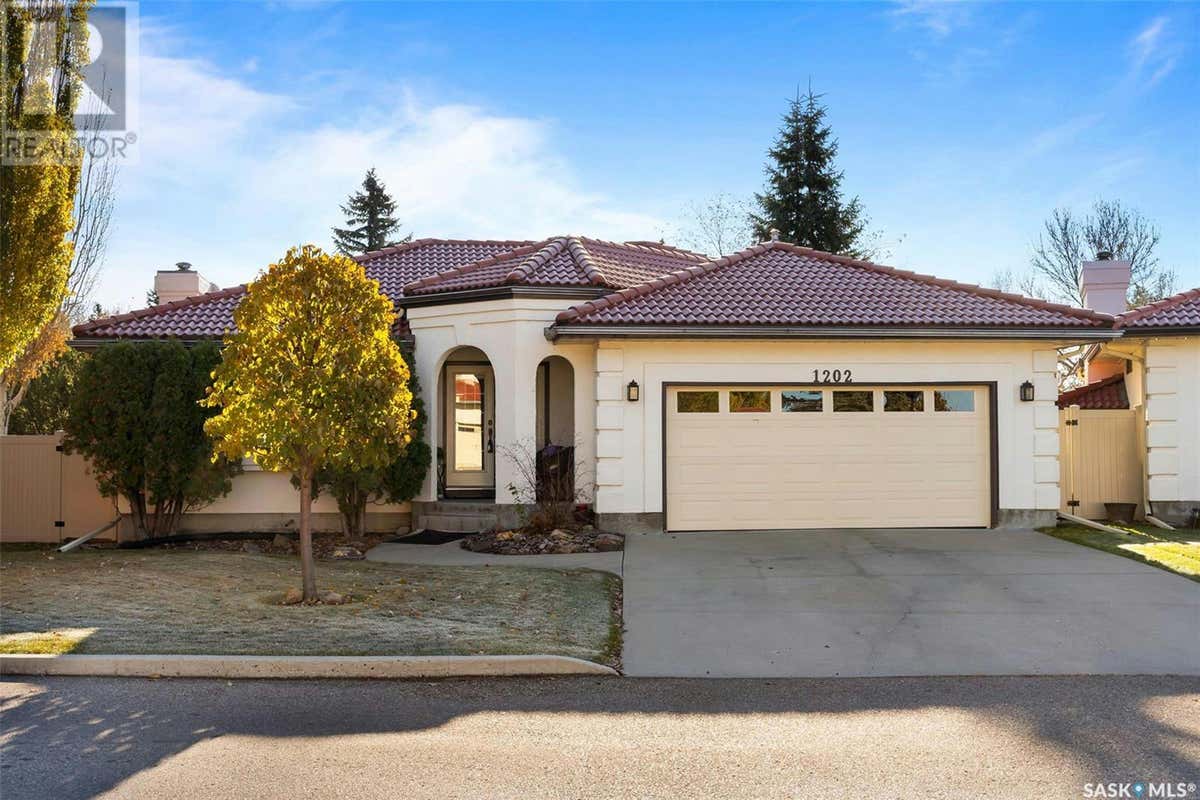 1202 WASCANA HIGHLANDS, Regina, SK S4V2J5 House For Sale RE/MAX