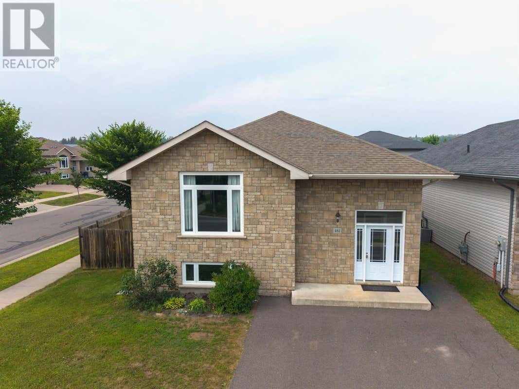 461 LONGBOW ST