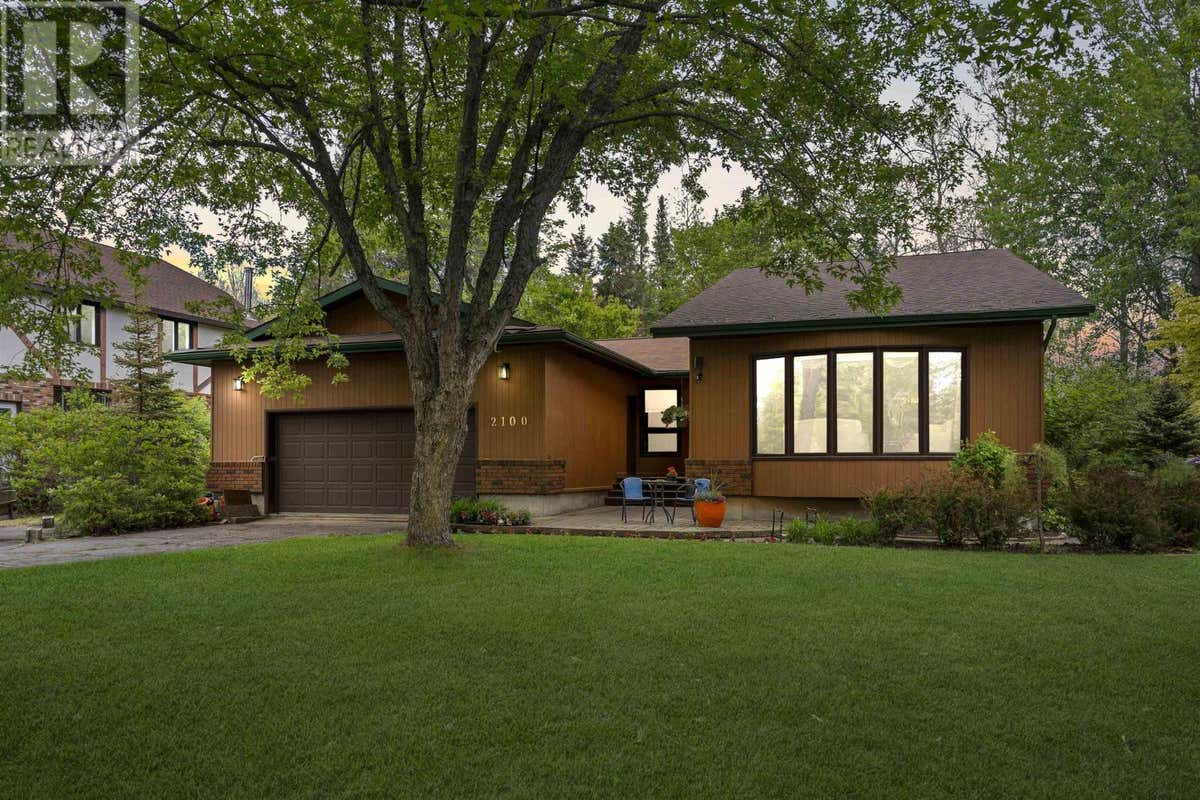 2100 WHITEGATES DR