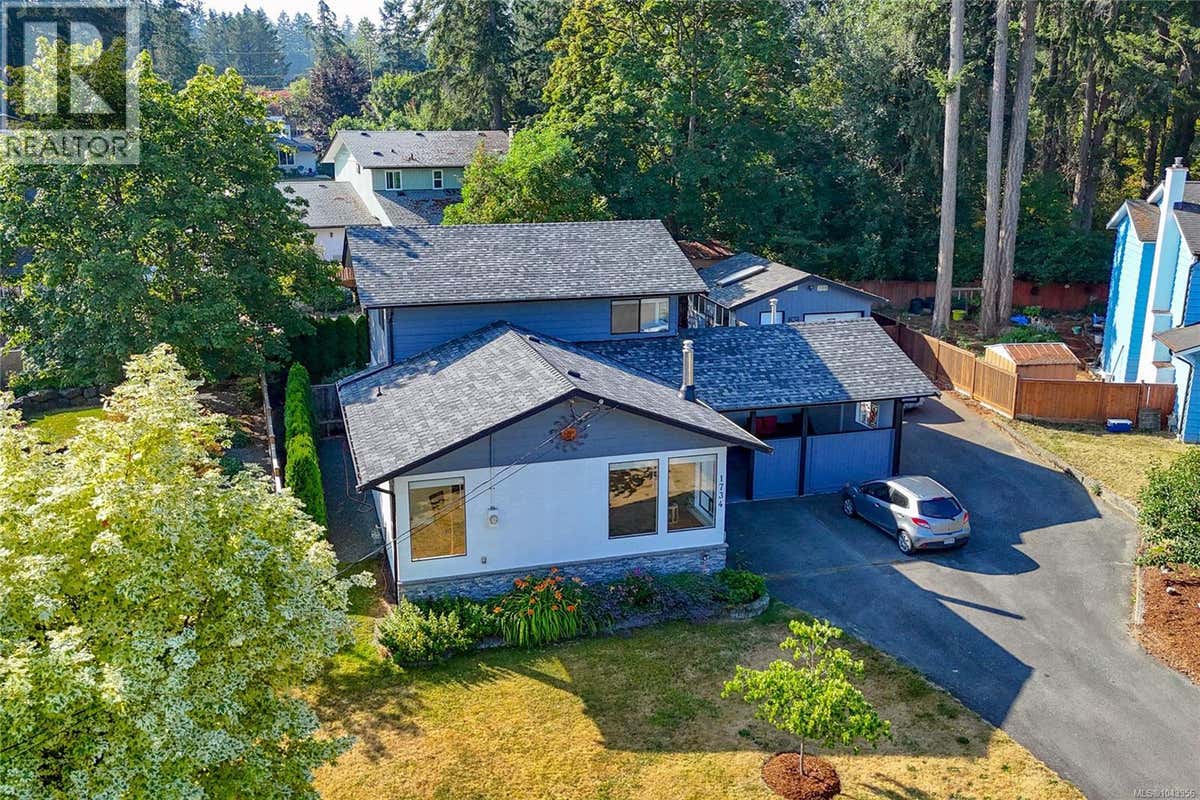 1734 MAPLE GLEN PL