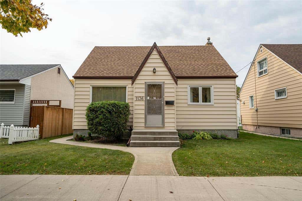 1136 College Avenue, Winnipeg, MB R2X1B7 À vendre RE/MAX 202423383