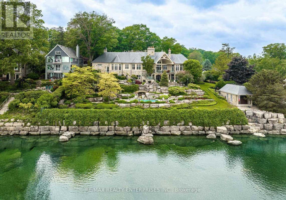 872 WHITTIER CRESCENT