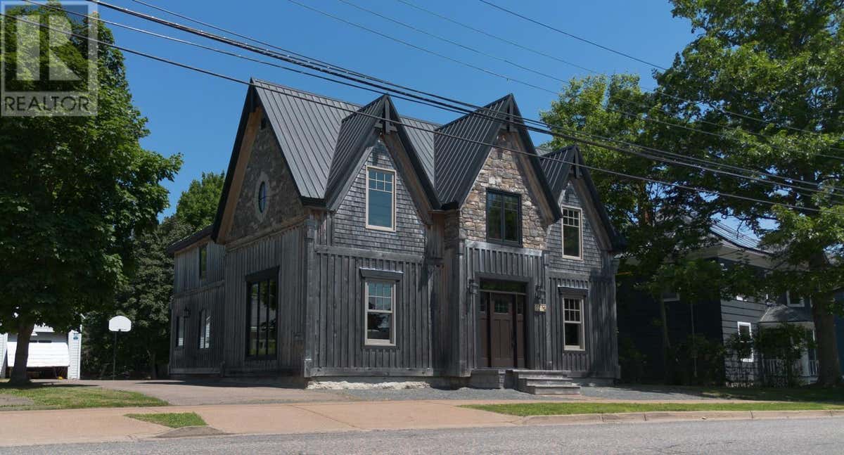 121 SMITH AVENUE