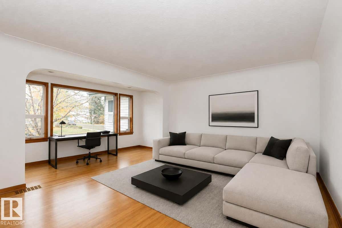 8935 120 ST NW