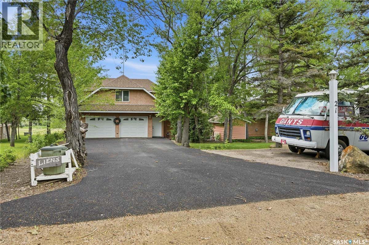 21 PELICAN STREET W