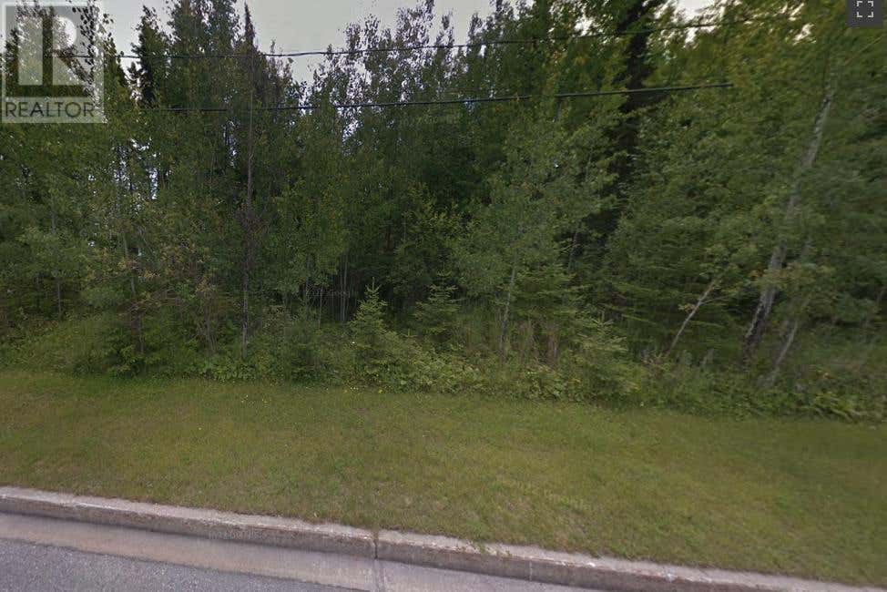 124 LAKESIDE DR