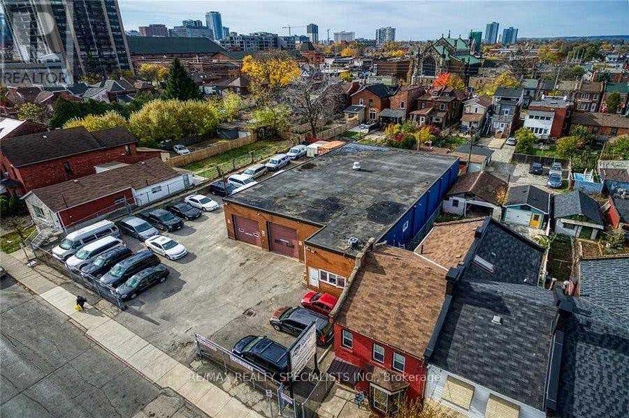 227 JOHN STREET N