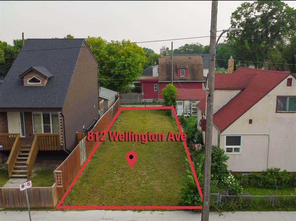 812 WELLINGTON AVENUE