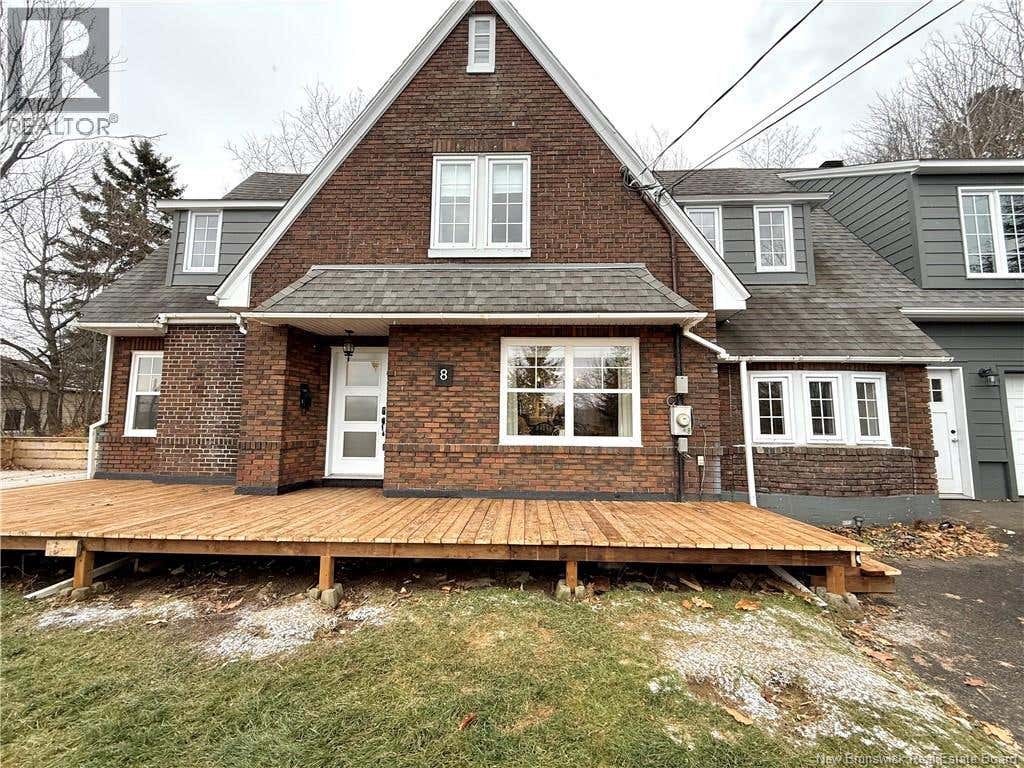 8 Conway St  