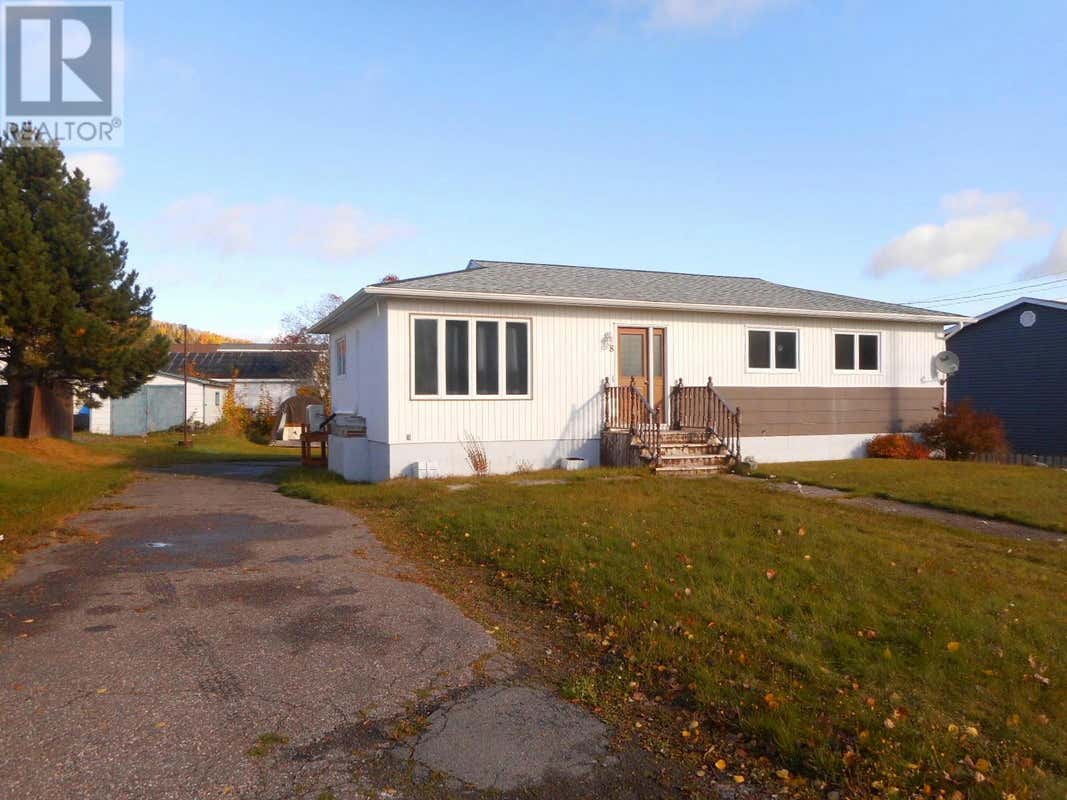 8 Batstone Road, Springdale, NL A0J1T0 House For Sale RE/MAX 1278732