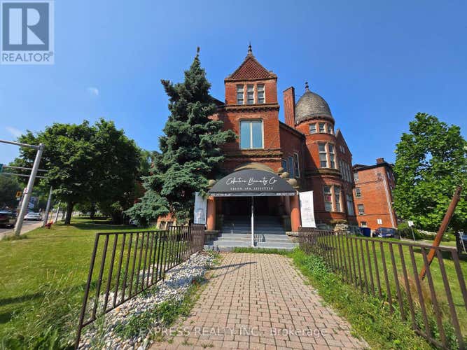 4 - 252 JAMES STREET S