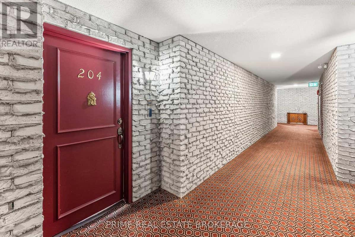 204 - 693 WINDERMERE ROAD N