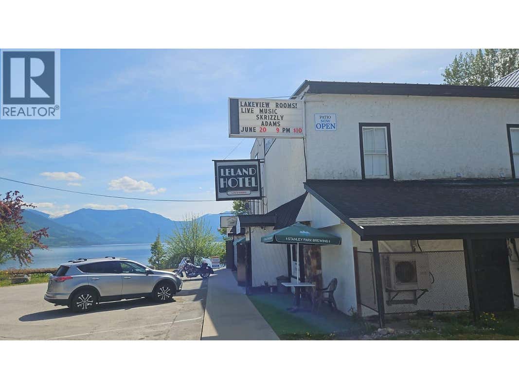 96 4 AVENUE SW