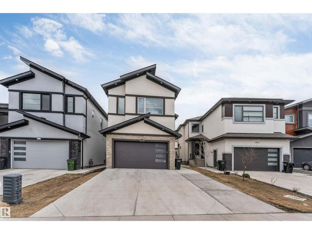 1827 17 AV NW