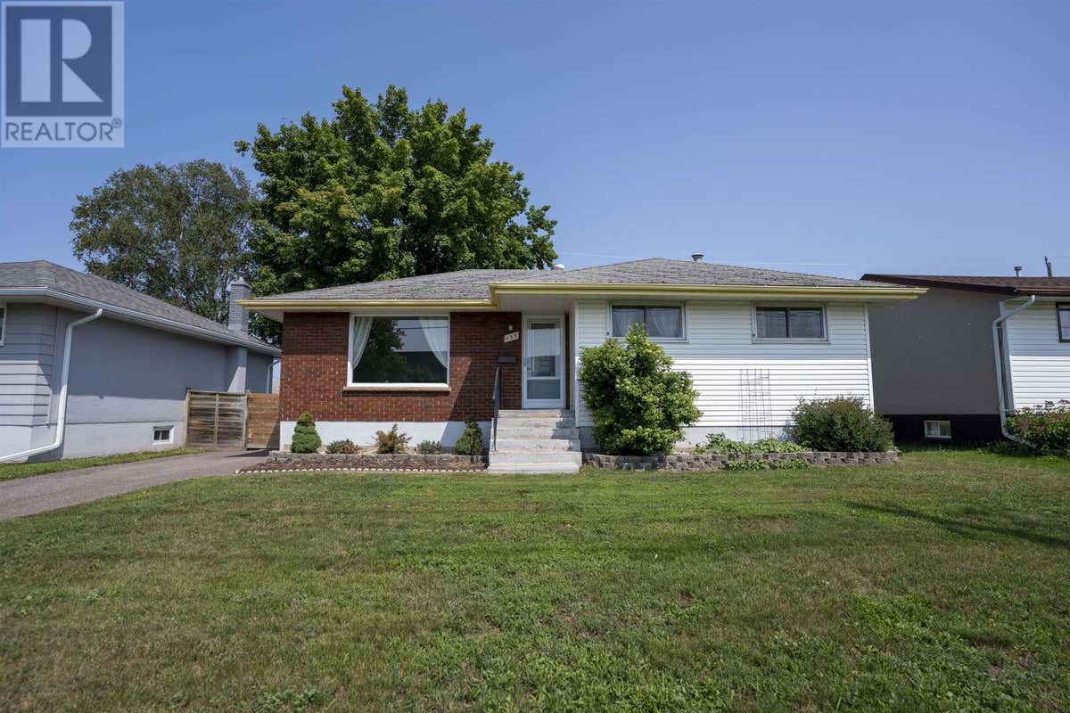 139 CHURCHILL DR W