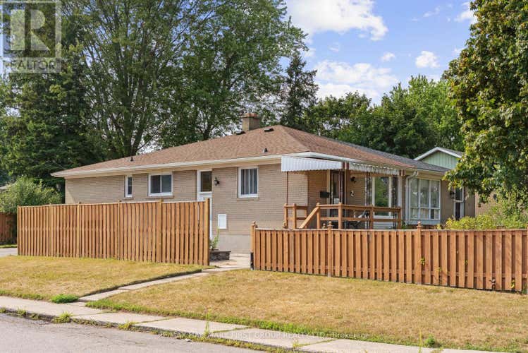 2 THORNCROFT CRESCENT