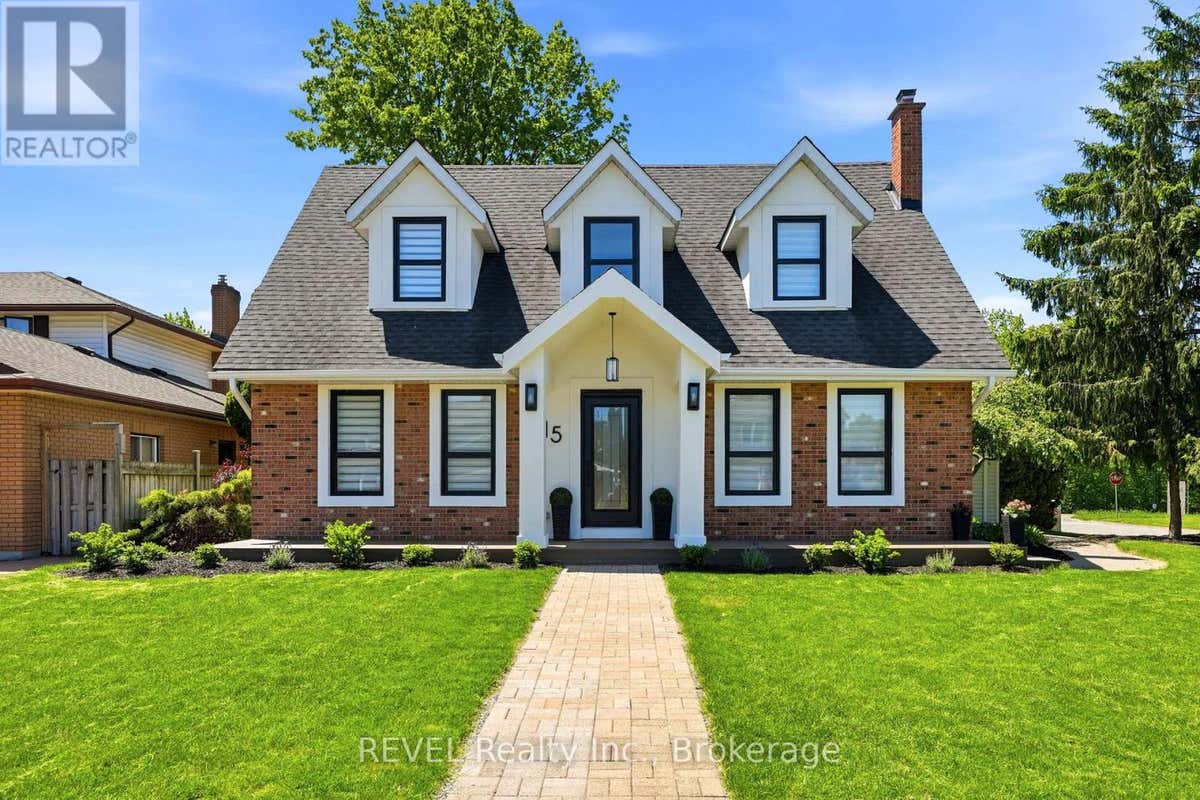 15 MACINTOSH CRESCENT
